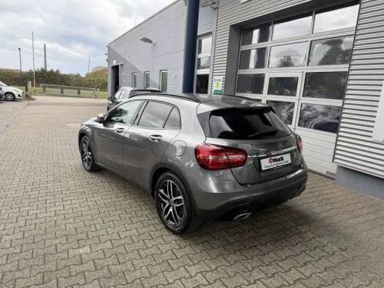 Mercedes-Benz GLA 200