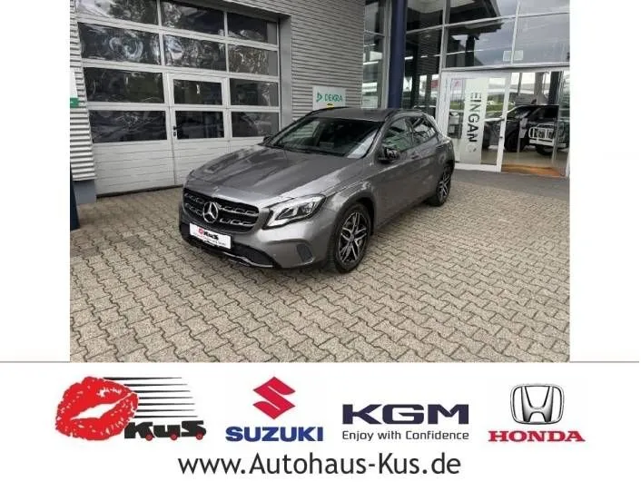 Mercedes-Benz GLA 200