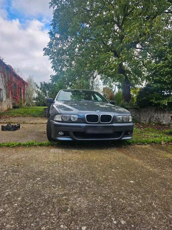 BMW 523