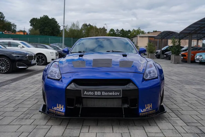 Nissan GT-R
