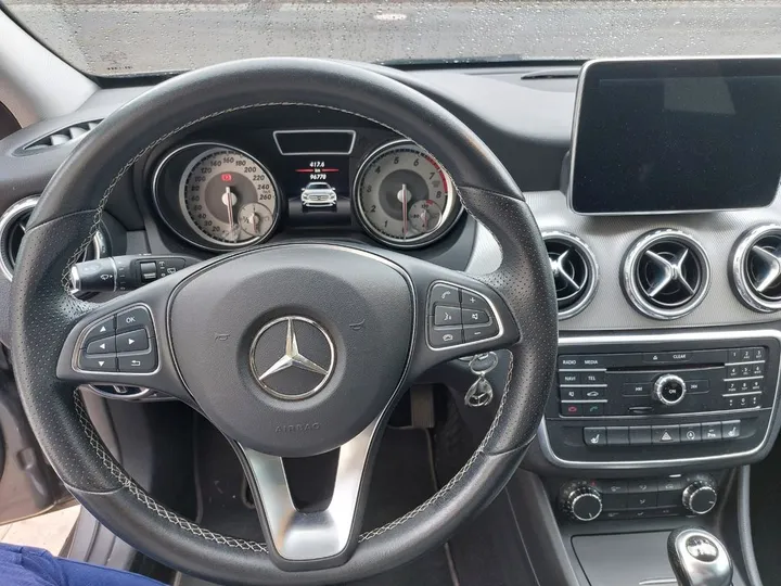 Mercedes-Benz GLA 200