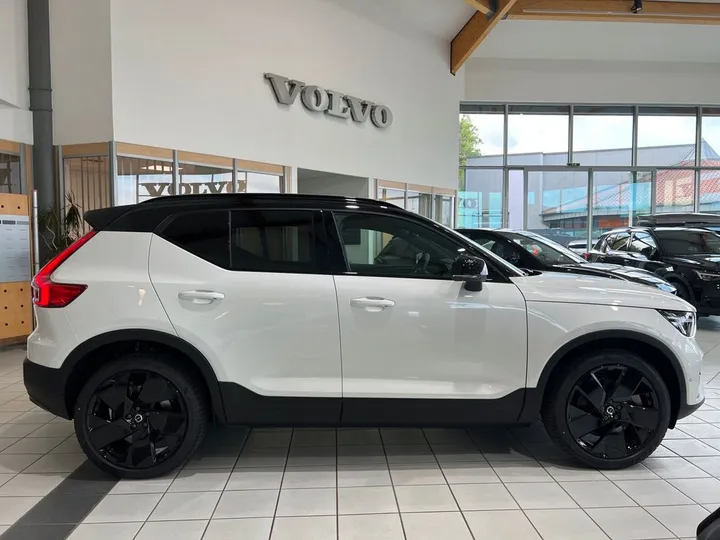 Volvo EX40