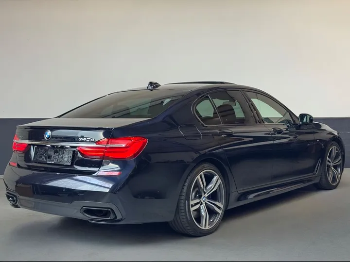 BMW 740