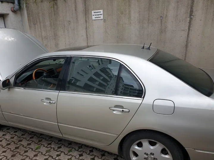 Lexus LS 430