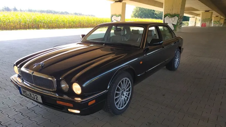 Jaguar XJ6