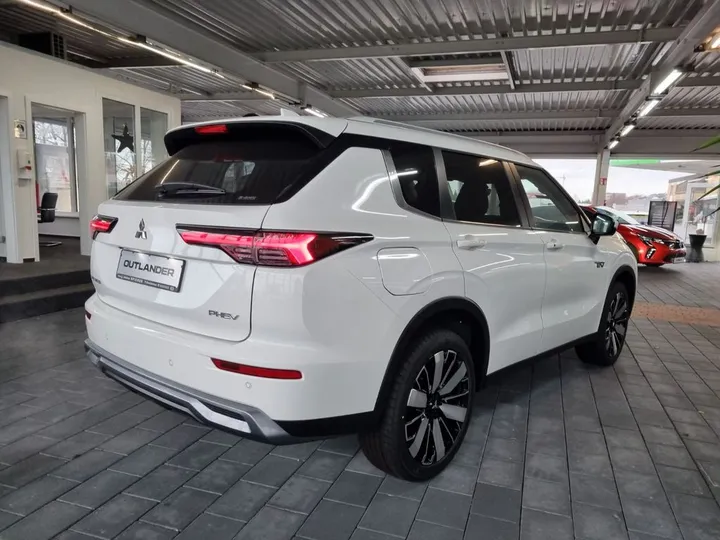 Mitsubishi Plug-in Hybrid Outlander