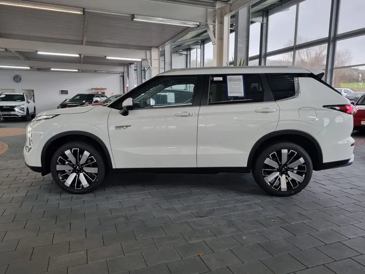 Mitsubishi Plug-in Hybrid Outlander