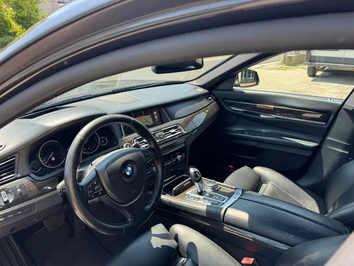 BMW 730