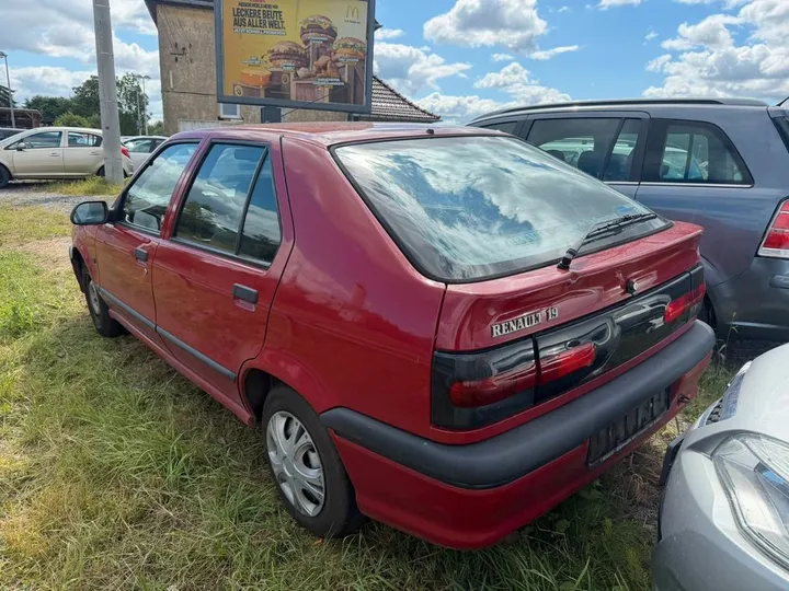 Renault R 19
