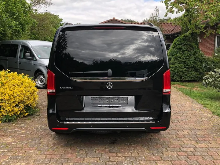 Mercedes-Benz V 250