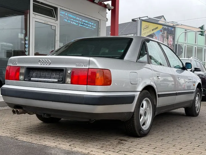 Audi 100