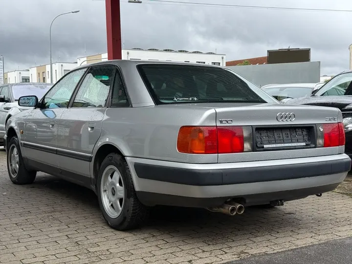 Audi 100