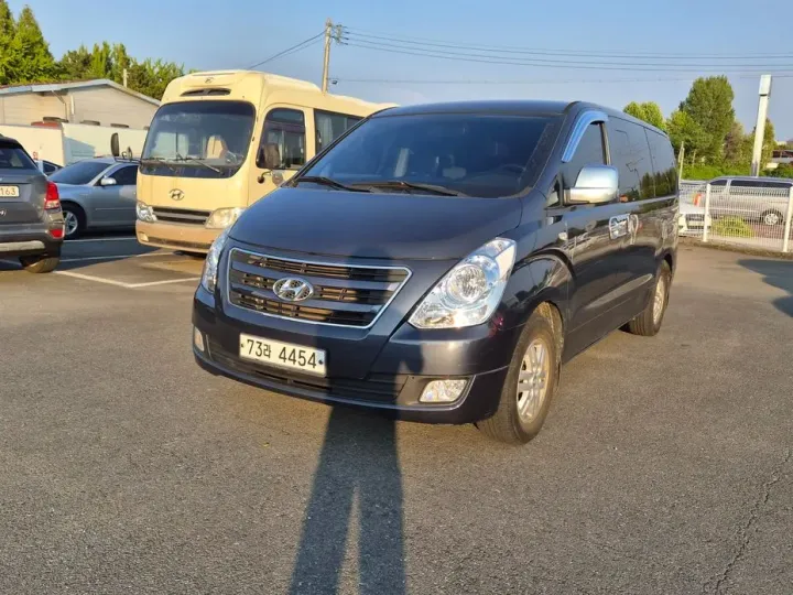 Hyundai Starex
