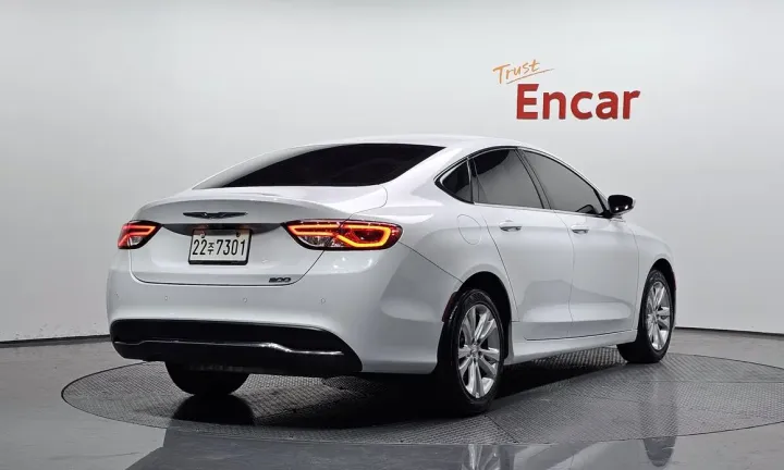 Chrysler 200