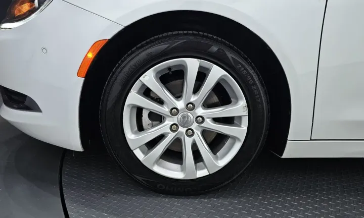 Chrysler 200
