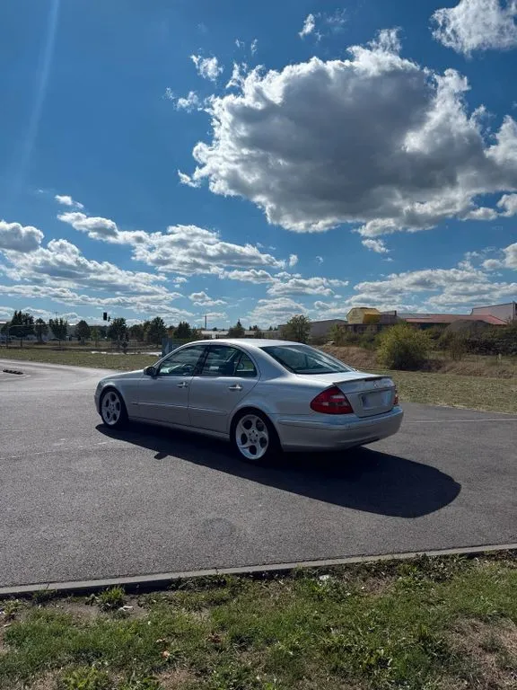 Mercedes-Benz E 200