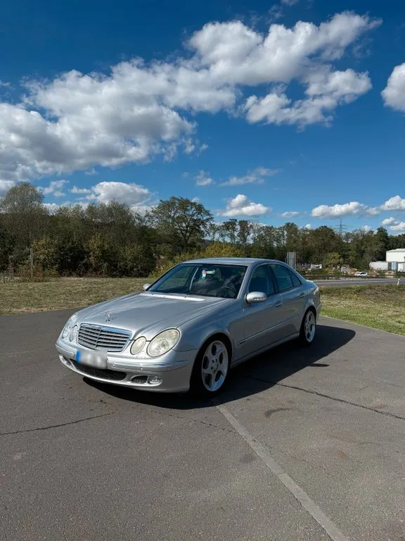 Mercedes-Benz E 200