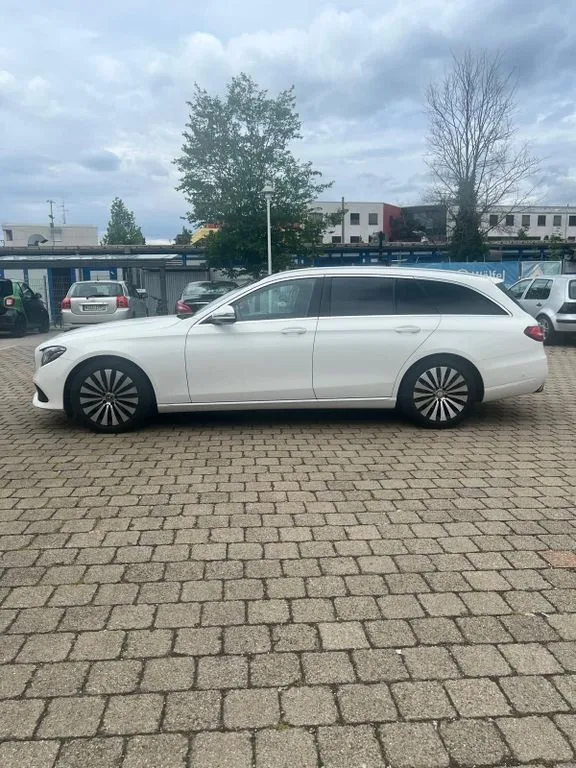 Mercedes-Benz E 220