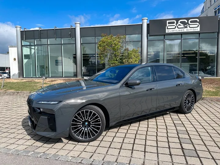 BMW 740