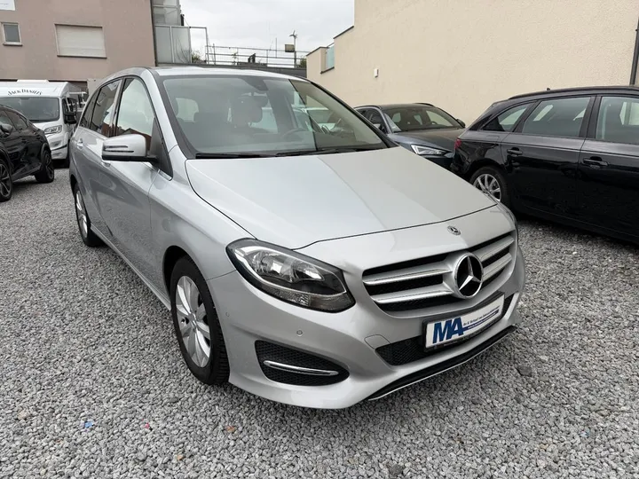 Mercedes-Benz B 180