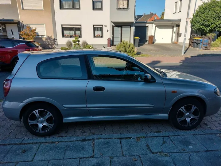 Nissan Almera