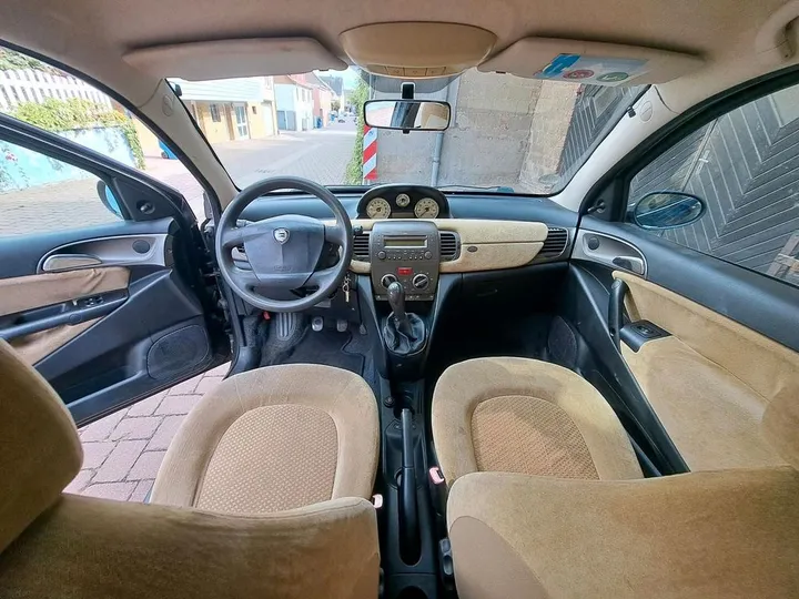 Lancia Ypsilon