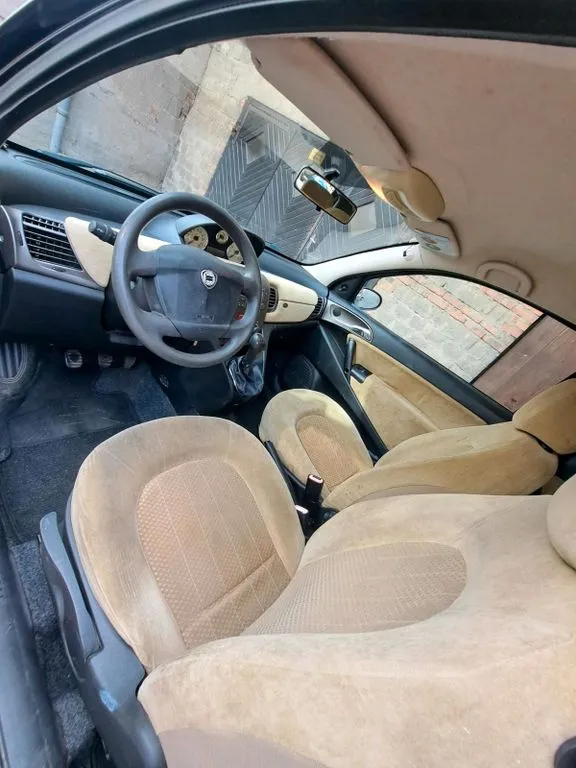 Lancia Ypsilon