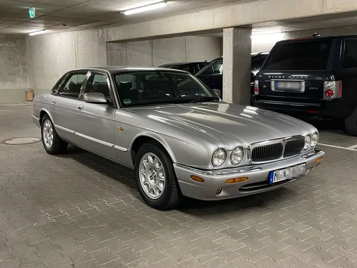 Jaguar XJ8