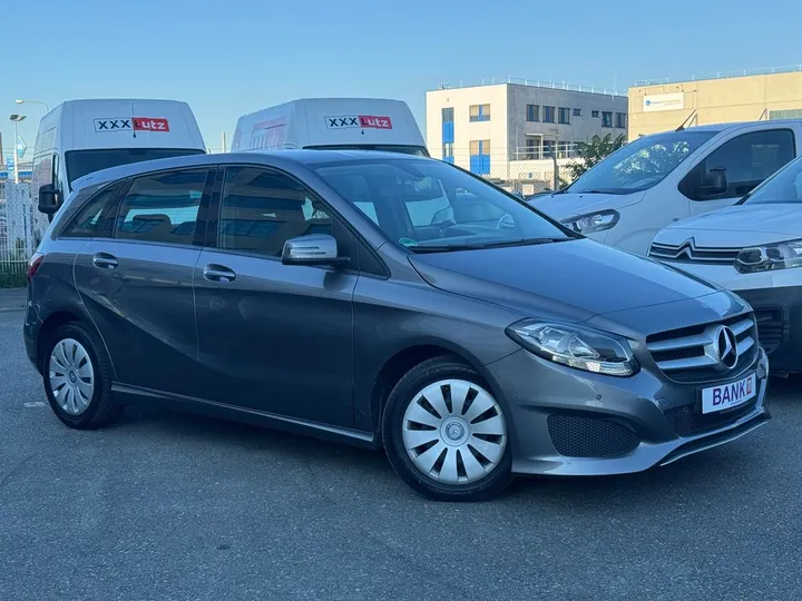 Mercedes-Benz B 180
