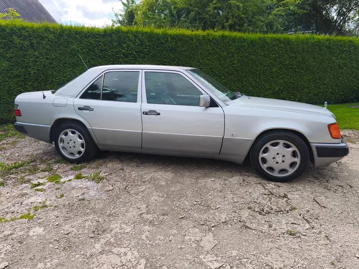 Mercedes-Benz 400