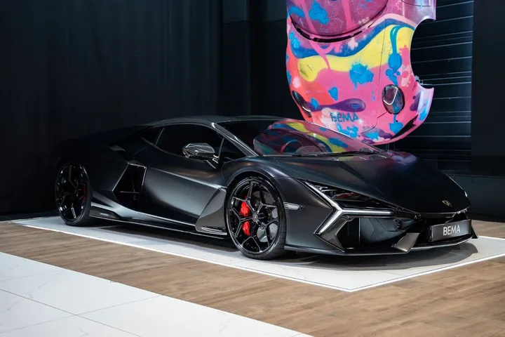 Lamborghini Revuelto