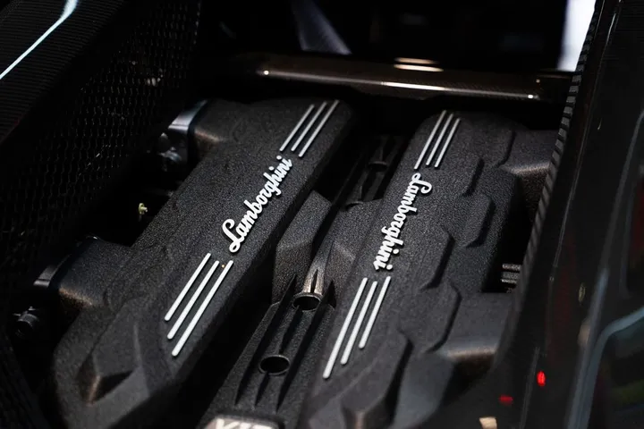 Lamborghini Revuelto