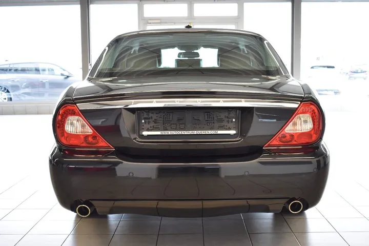 Jaguar XJ8
