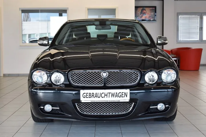 Jaguar XJ8