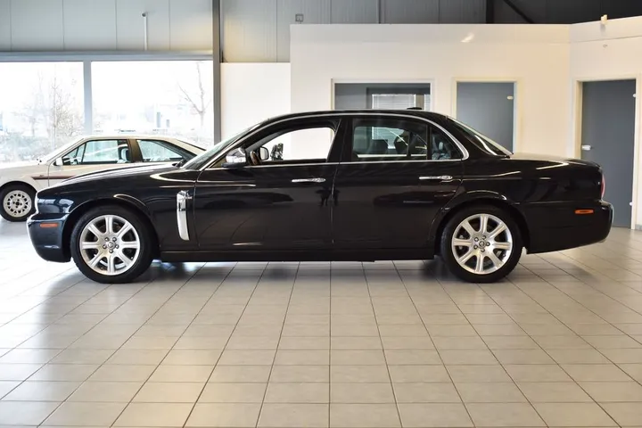 Jaguar XJ8