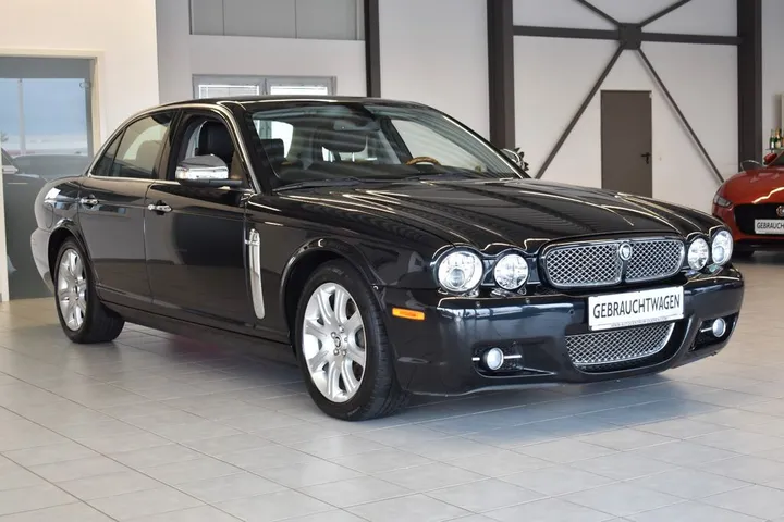 Jaguar XJ8