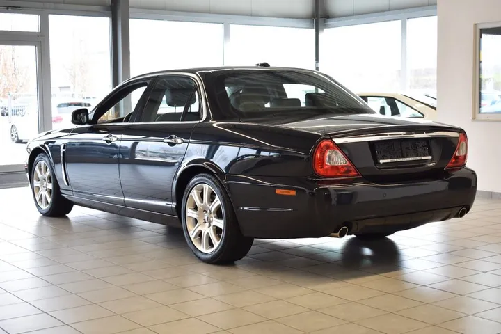 Jaguar XJ8