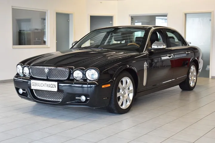 Jaguar XJ8