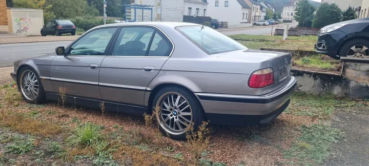 BMW 740