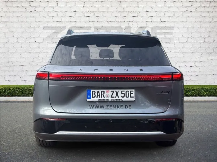 XPENG G9