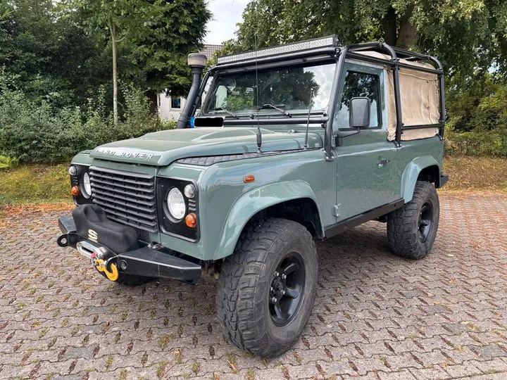 Land Rover Defender
