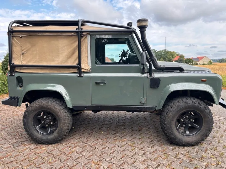 Land Rover Defender