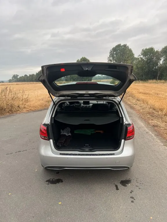 Mercedes-Benz B 180
