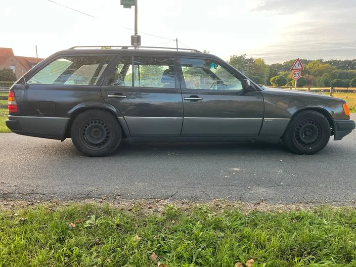 Mercedes-Benz 230