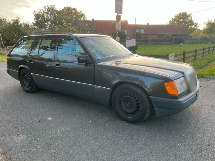Mercedes-Benz 230