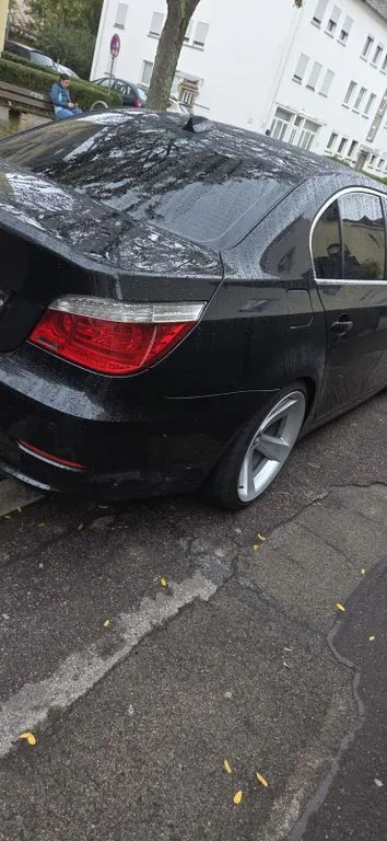 BMW 523