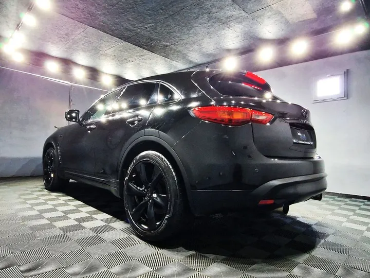 Infiniti QX70