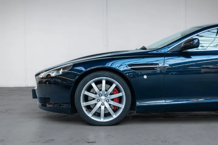 Aston Martin DB9