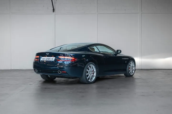 Aston Martin DB9
