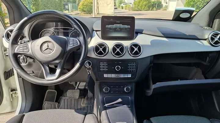 Mercedes-Benz B 200